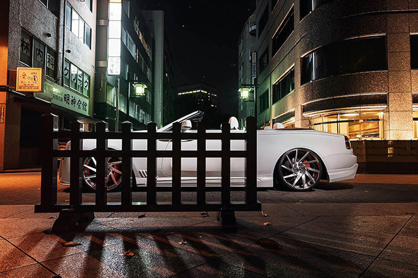 Ngắm Rolls-Royce Dawn độ lung linh trên đường phố Tokyo